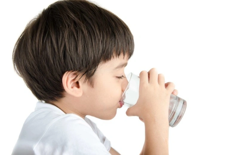 bé bị nhiễm khuẩn đường ruột