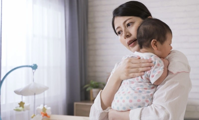 cách xử lý khi trẻ bị ọc sữa lên mũi