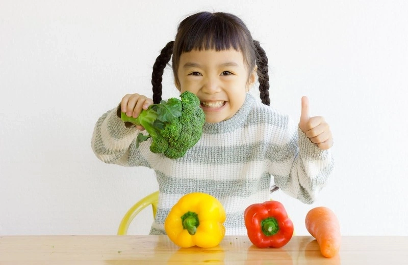 Bé bị táo bón đi ngoài ra máu mức độ nhẹ