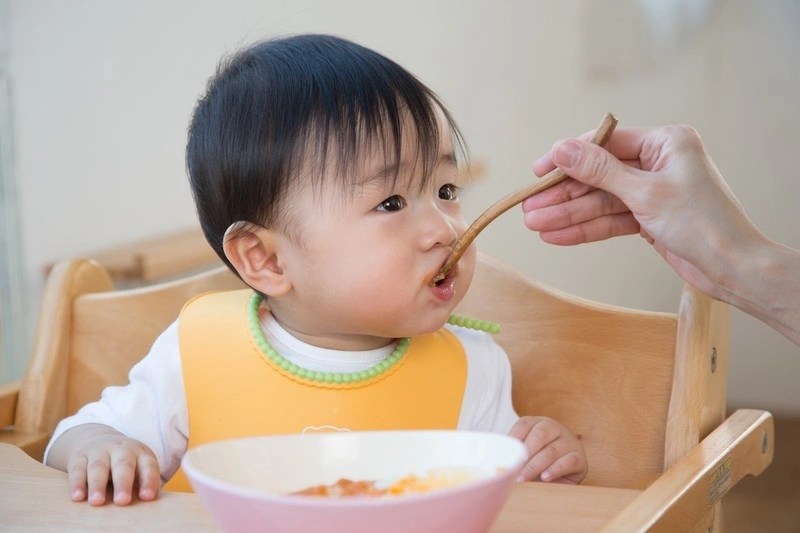 Bổ sung cháo cho bé bị tiêu chảy