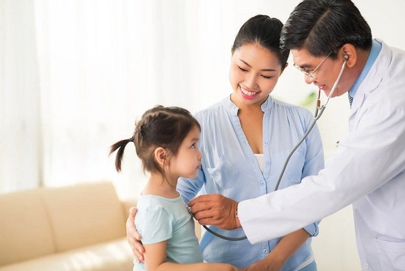 Trẻ đau bụng về đêm có sao không