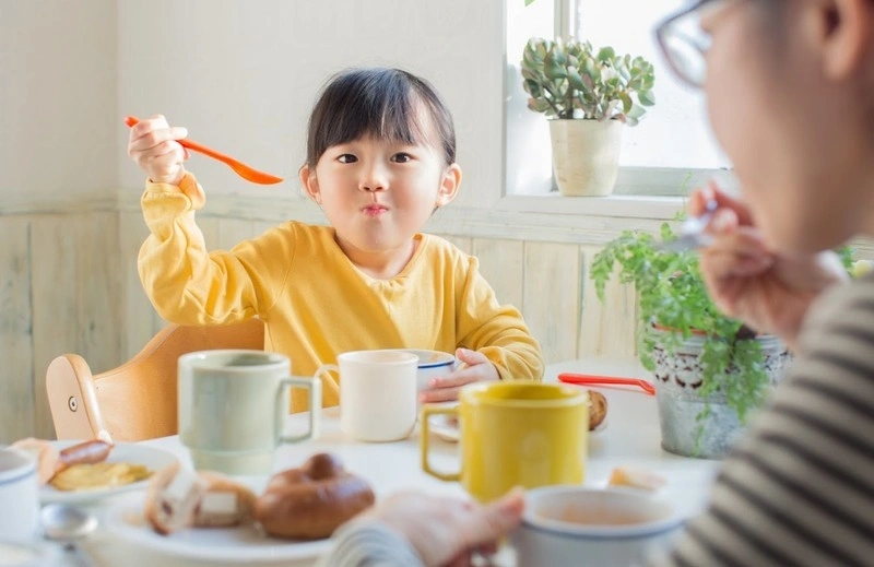 Khắc phục trẻ đi ngoài có sợi xanh đen