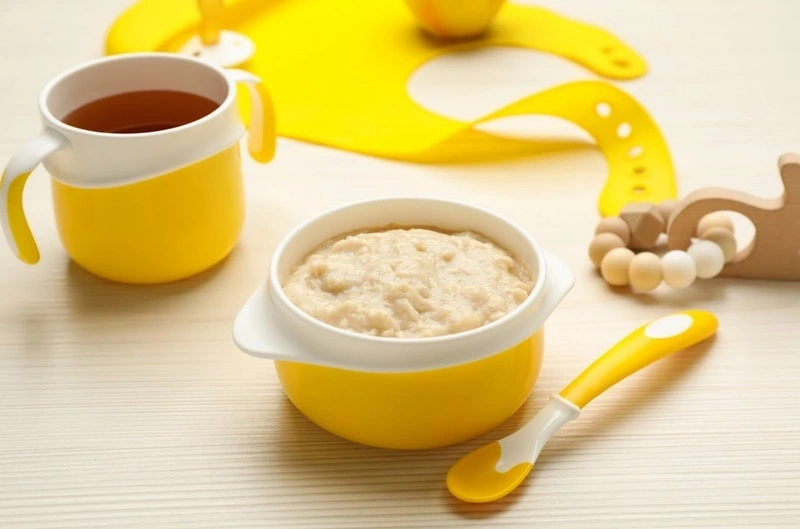 Nguyên nhân trẻ đi phân mùi thối có thể do chế độ ăn nhiều thực phẩm chứa lưu huỳnh