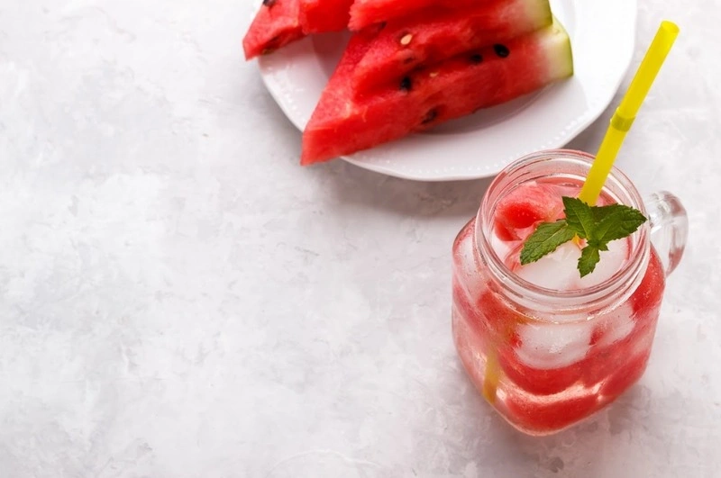 Trẻ bị nóng trong uống gì cho mát