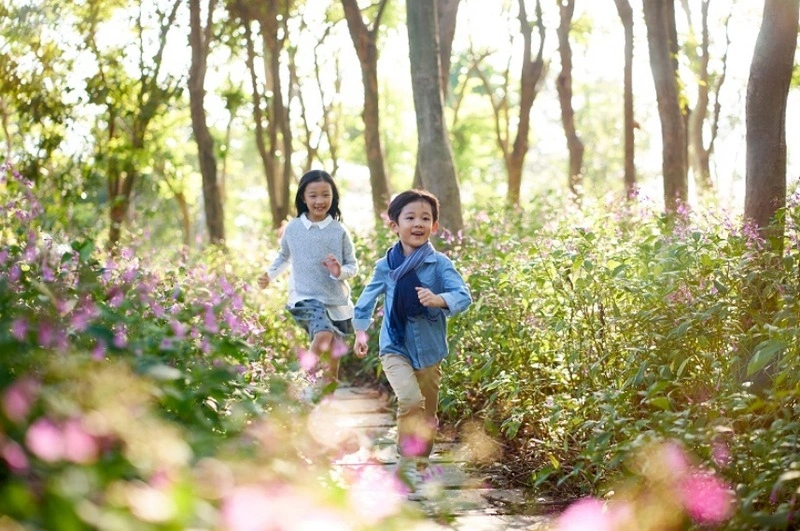  Chạy nhảy nhiều có thể ảnh hưởng đến cơ hoành và khiến bé bị oẹ khan.