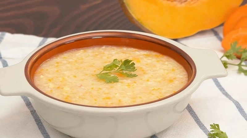 Bé đang ốm nên ăn cháo gì