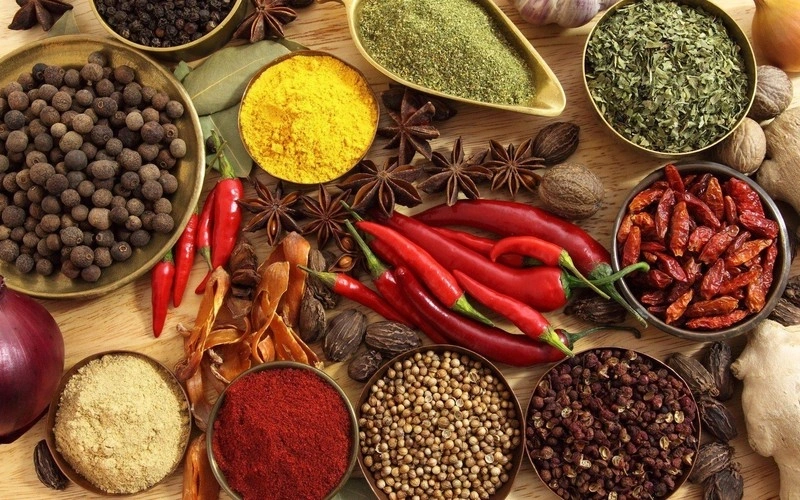 Mẹ nuôi con bú hạn chế ăn thực phẩm cay nóng