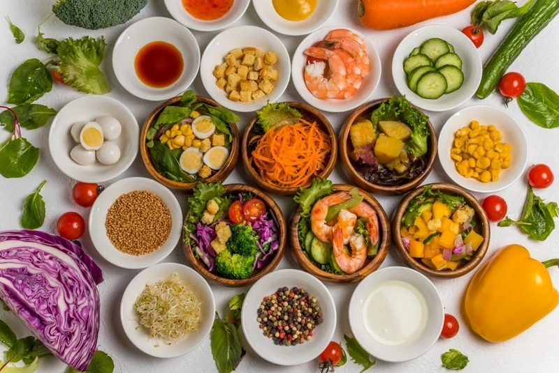 Chế độ ăn của mẹ cho trẻ sơ sinh ho sổ mũi cần đủ chất