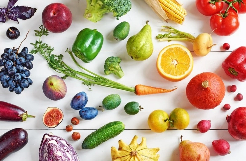 Chế độ ăn của mẹ cho con bú cần giàu chất xơ và vitamin để phòng ngừa trẻ khóc thét từng cơn.