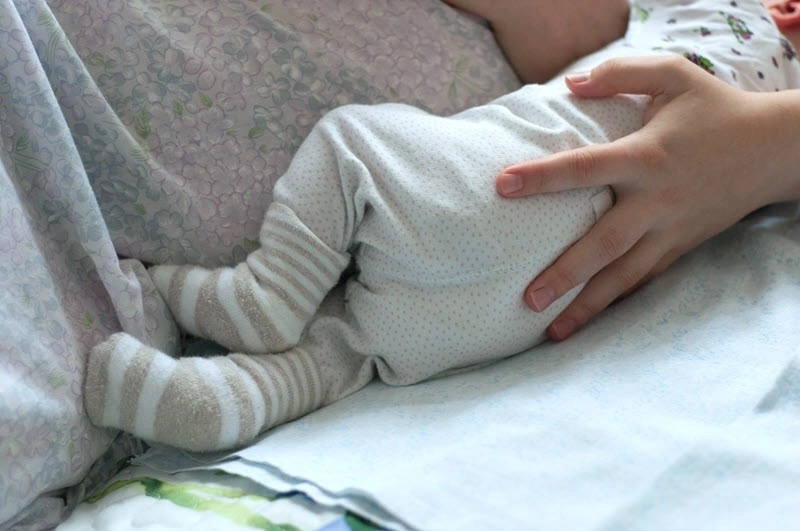 Cách cho trẻ sơ sinh nằm điều hòa