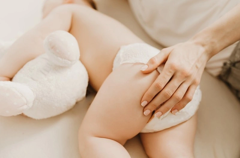 Trẻ sơ sinh ngủ không sâu giấc là gì