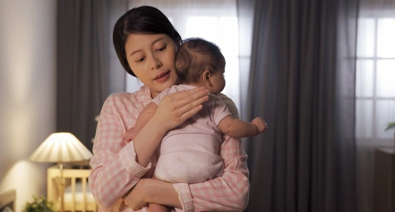 Trẻ sơ sinh ngủ không ngon giấc do đâu