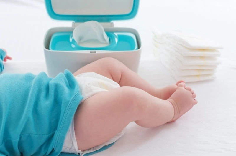 Trẻ bú hay bị trớ nên làm gì