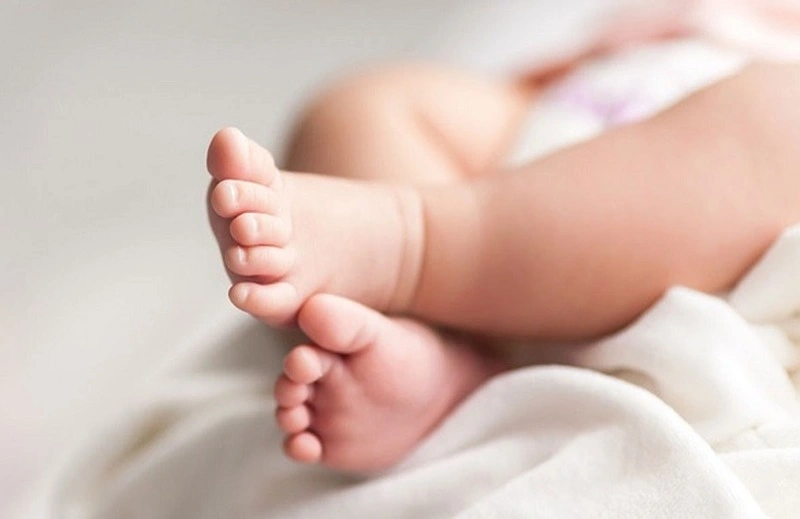 Làm gì khi trẻ sơ sinh thở mạnh khi ngủ