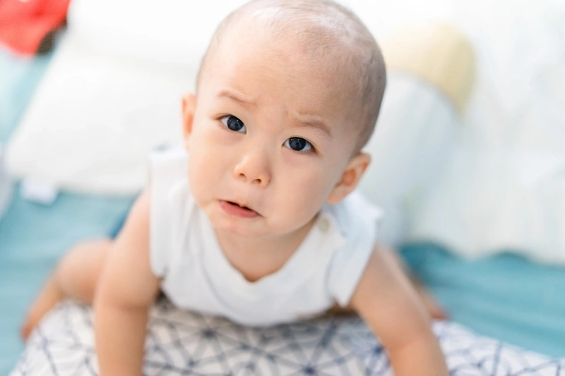 Dấu hiệu trẻ sốt mọc răng