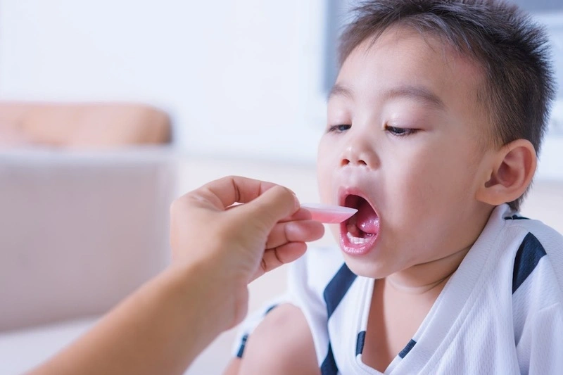 Trẻ uống kháng sinh bị tiêu chảy