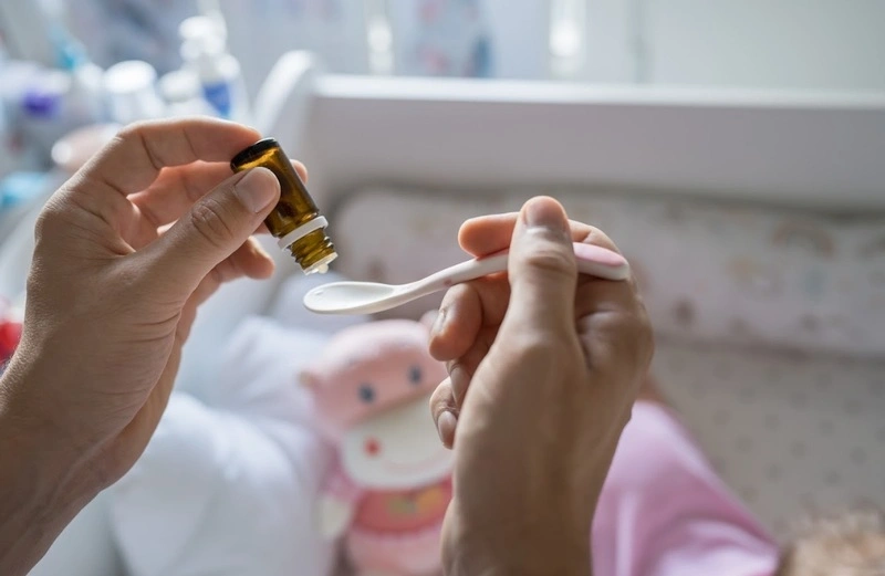 Trẻ uống kháng sinh bị tiêu chảy phải làm sao