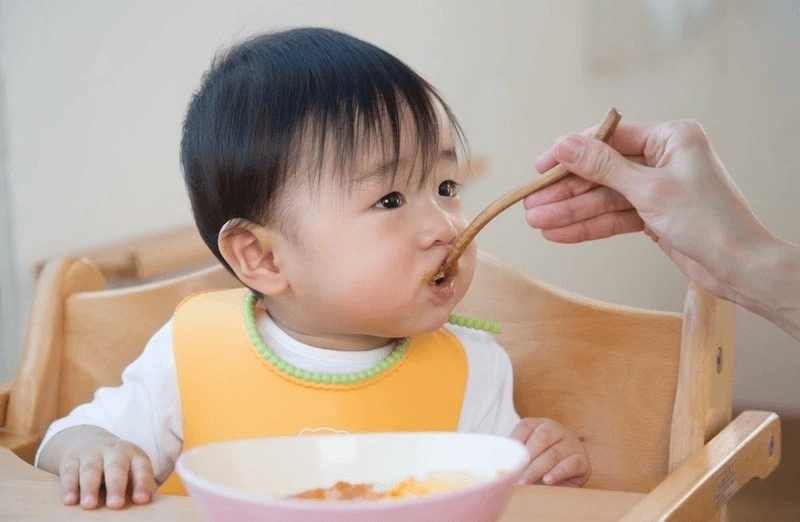 Mẹ nên điều chỉnh chế độ ăn nếu trẻ mắc chứng bất dung nạp lactose