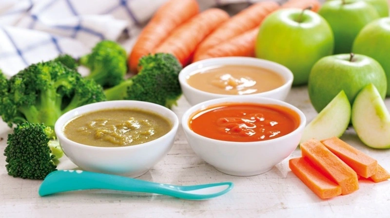 Cải thiện tình trạng bé đi ngoài phân xanh qua chế độ ăn uống